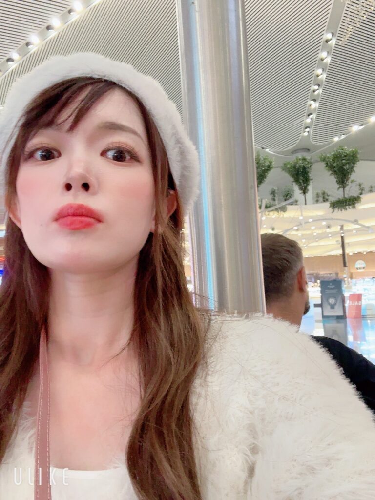 beauty 1763750251376